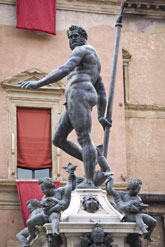 Boven op de beroemde fontein Neptunus